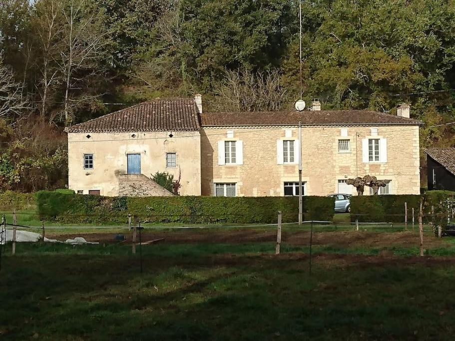 Location Meublee Au Milieu D'Un Ecrin De Verdure Aux Vieux Fours Noaillac Exterior photo